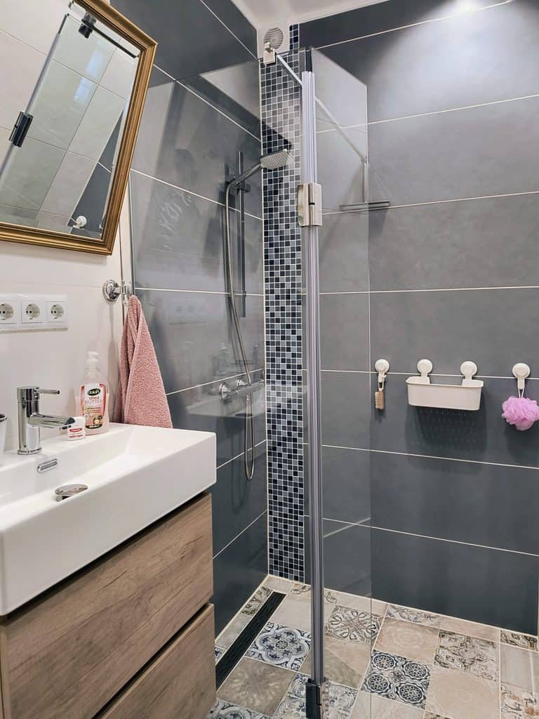 Badezimmer ebenerdig, Apartment